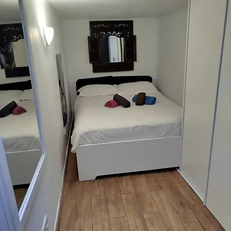 Individuel Dans Charmante Maison De A La Francaise Gagny